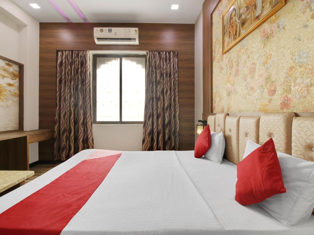 Oyo 72429 New Abhinandan Hotel Amroha Eksteriør bilde