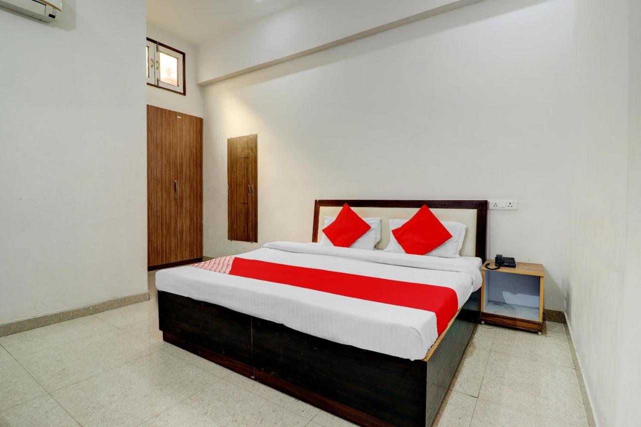 Oyo 72429 New Abhinandan Hotel Amroha Eksteriør bilde