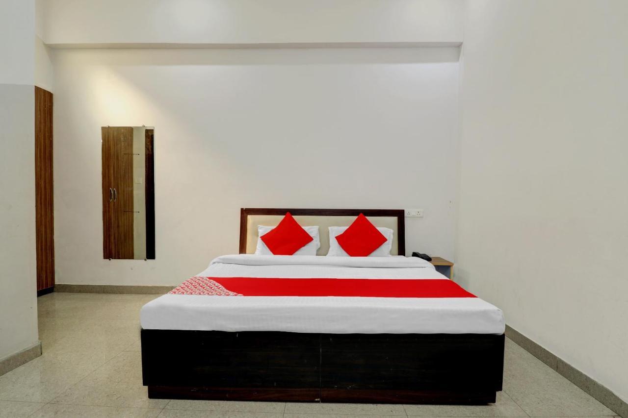 Oyo 72429 New Abhinandan Hotel Amroha Eksteriør bilde