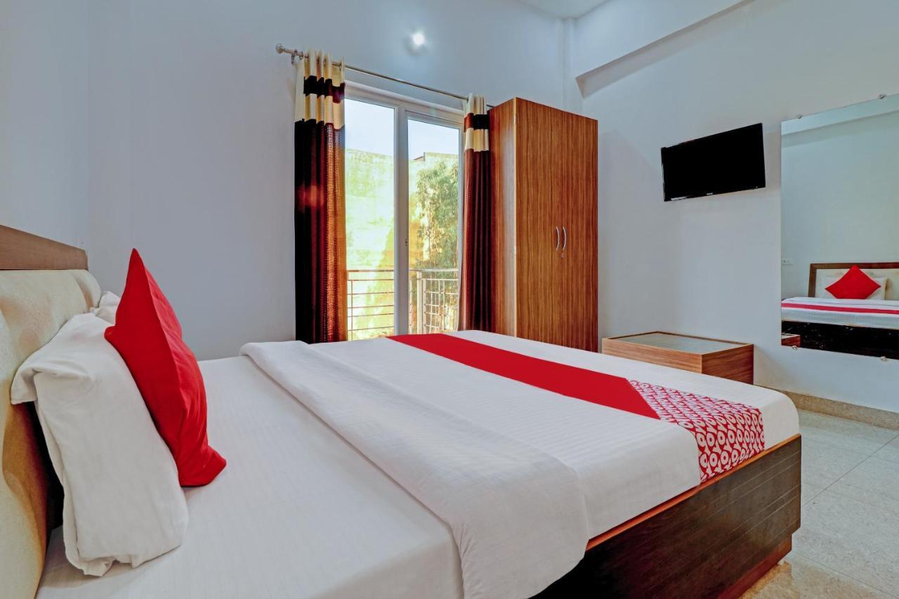 Oyo 72429 New Abhinandan Hotel Amroha Eksteriør bilde